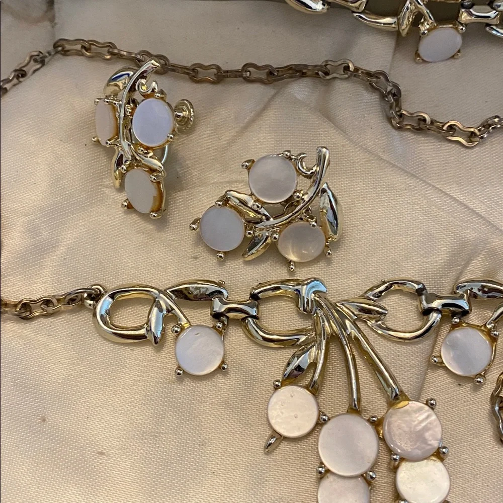 Lucien Piccard Gold and Cream Jewelry Set - Picture 3 of 4
